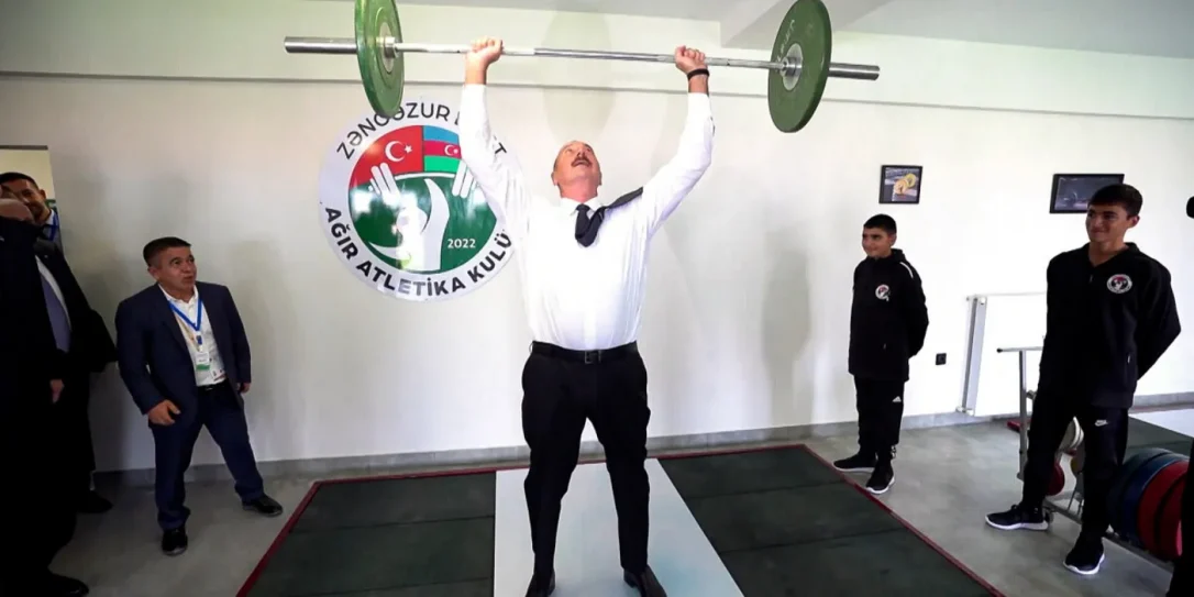 Токаев: Алиев физически силен, он со знанием дела постоянно тренируется