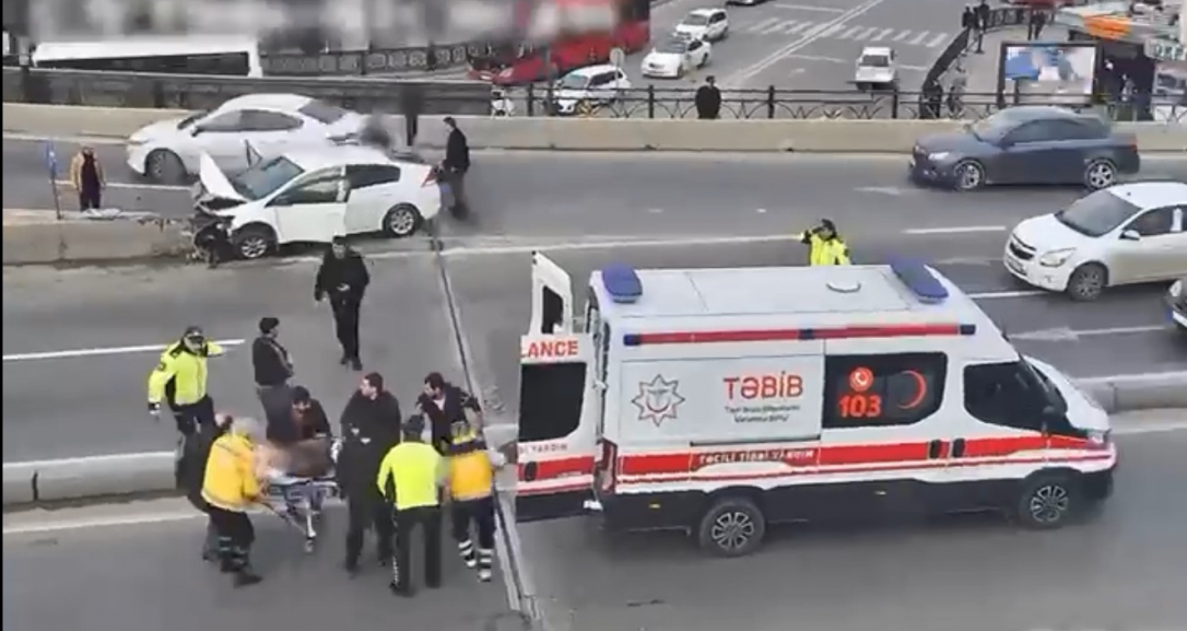 Серьезное ДТП на мосту в Насиминском районе