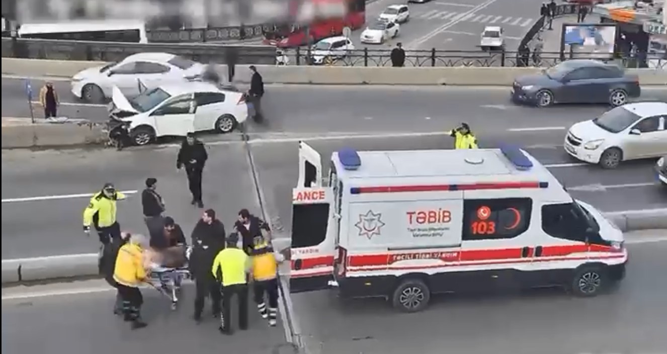 Серьезное ДТП на мосту в Насиминском районе 1 Серьезное ДТП на мосту в Насиминском районе