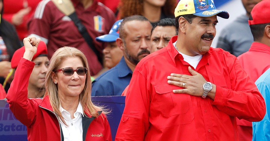 Трамп заявил, что США захватили Мадуро и его жену