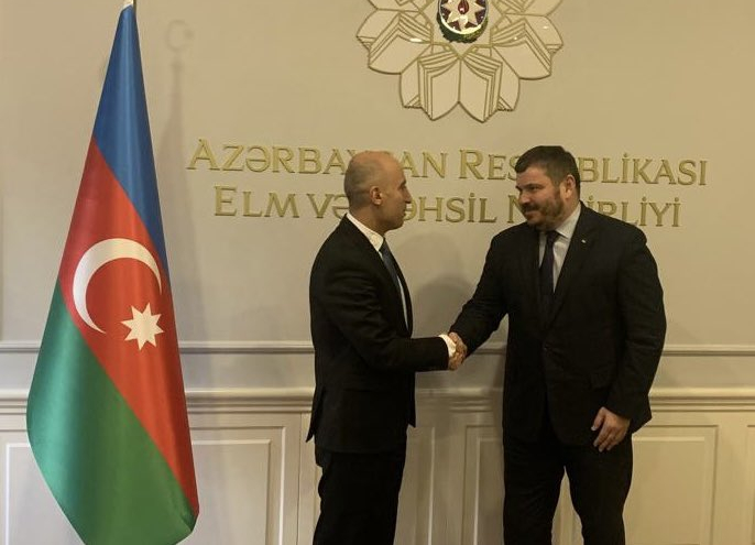 Обсуждено расширение возможностей преподавания украинского языка в Азербайджане