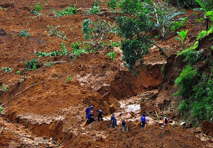 Оползень в Индонезии унес жизни семь человек, свыше 80 пропали без вести