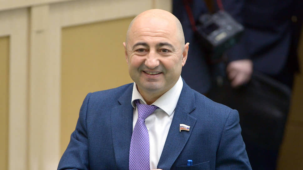 Сенатор Вайнберг едет воевать с Украиной