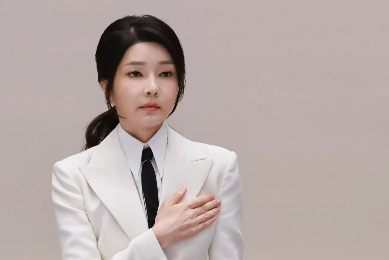 Дорогие подарки обернулись сроком для экс-первой леди Южной Кореи 2 Дорогие подарки обернулись сроком для экс-первой леди Южной Кореи