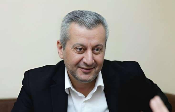 Известный телеведущий сбежал из реабилитационного центра