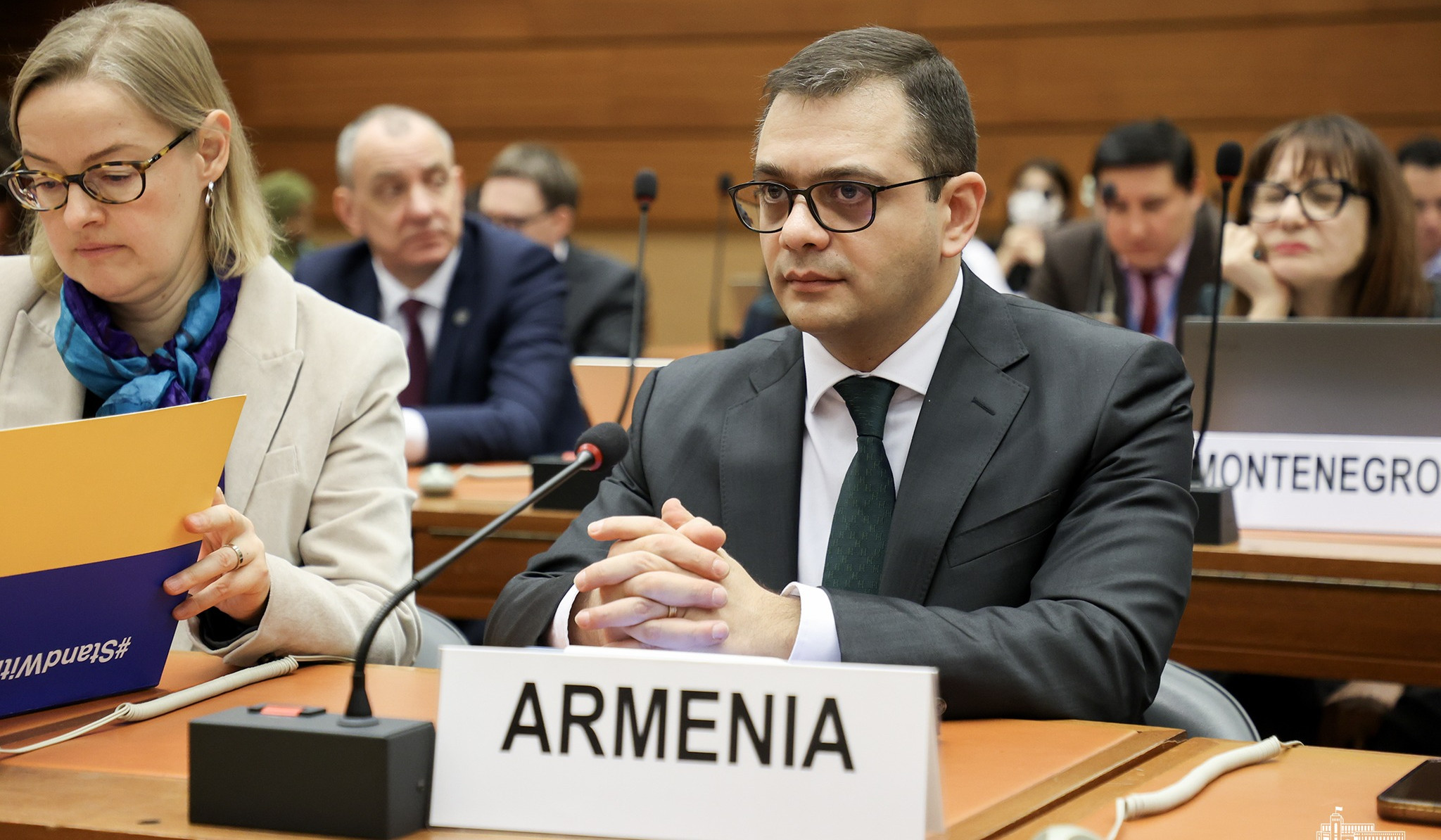 Мир с Азербайджаном открывает новые возможности, считает Абисогомонян