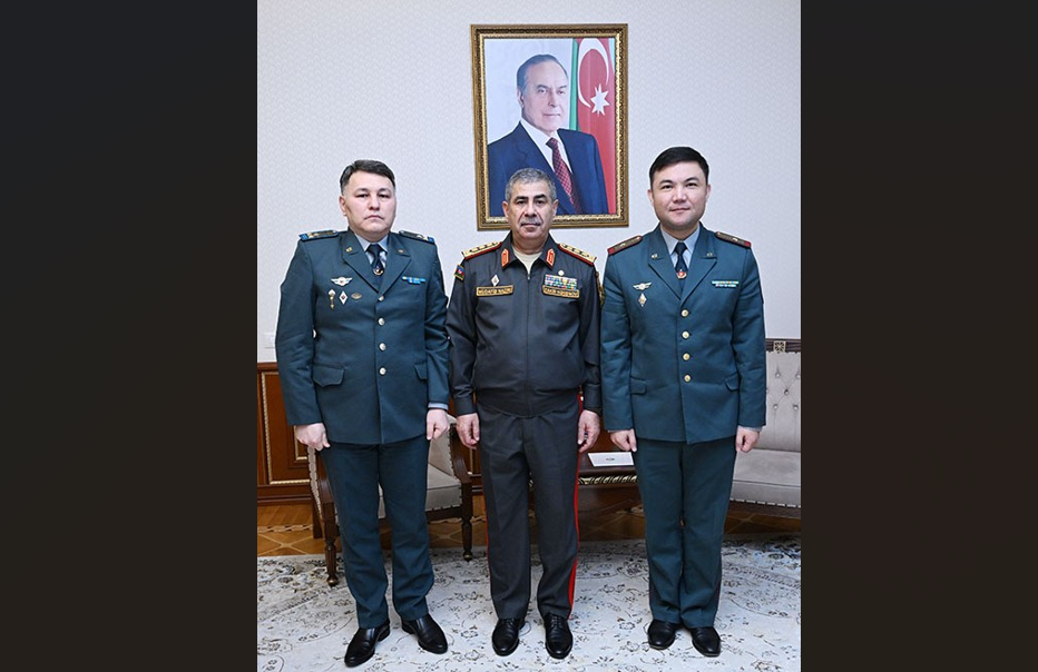 Закир Гасанов обсудил с новым военным атташе Казахстана военное сотрудничество