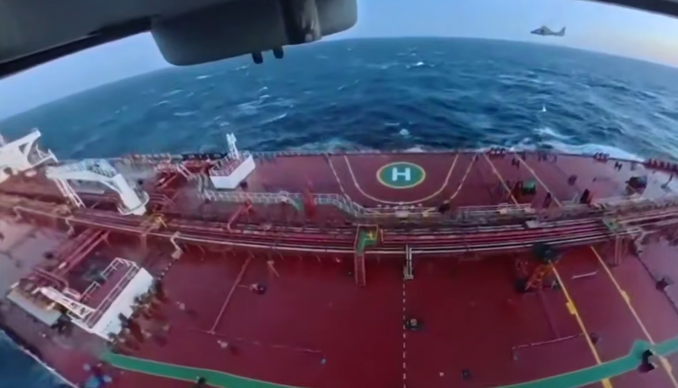 Задержанный во Франции российский танкер направили в порт Марселя 2 Задержанный во Франции российский танкер направили в порт Марселя