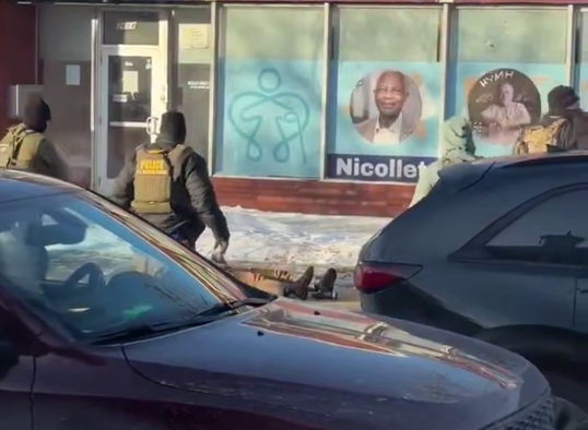 В Миннеаполисе агенты ICE снова застрелили человека 2 В Миннеаполисе агенты ICE снова застрелили человека