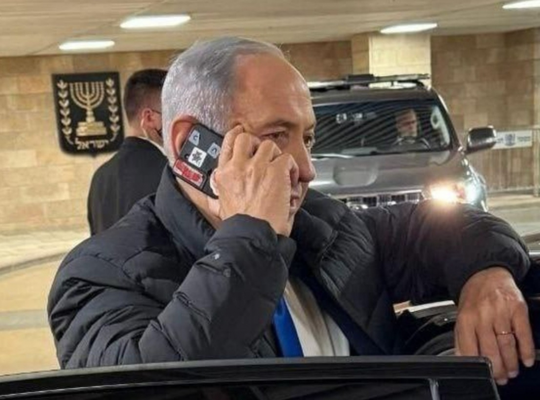 Телефон Нетаньяху привлёк внимание журналистов