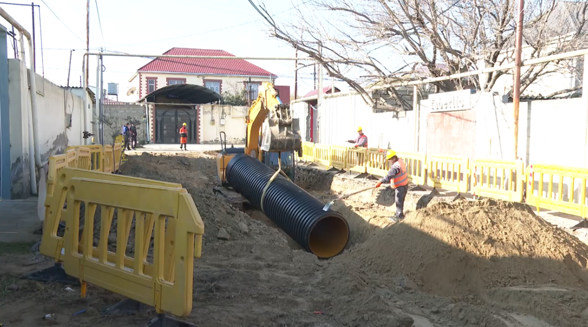 В Баку строят новые канализационные линии из-за незаконных домов 3 В Баку строят новые канализационные линии из-за незаконных домов