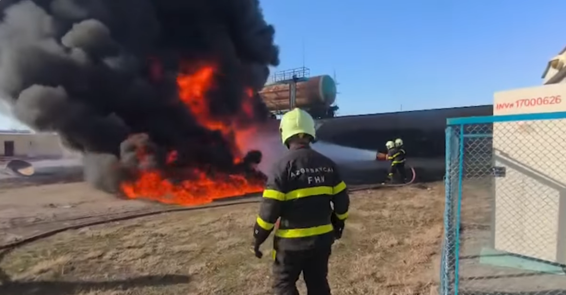 В Газахе на территории нефтебазы загорелся автомобиль с топливом, есть погибший