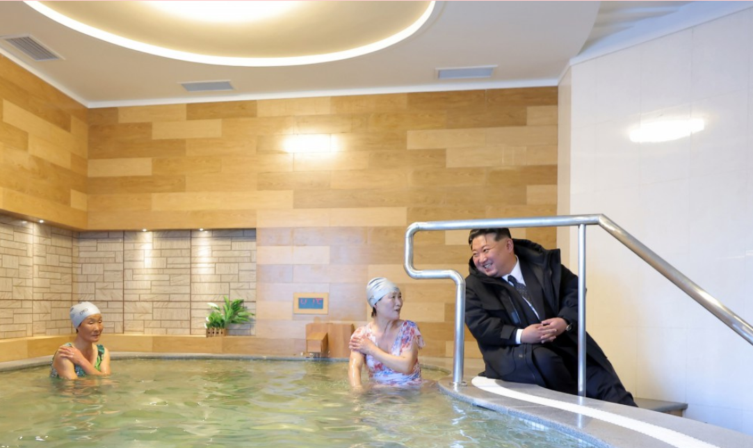 Опубликованы фото Ким Чен Ына в сауне