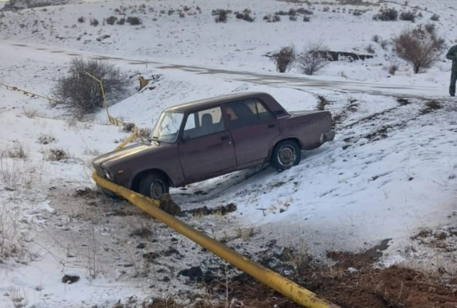 Автомобиль повредил газопровод в Джульфинском районе