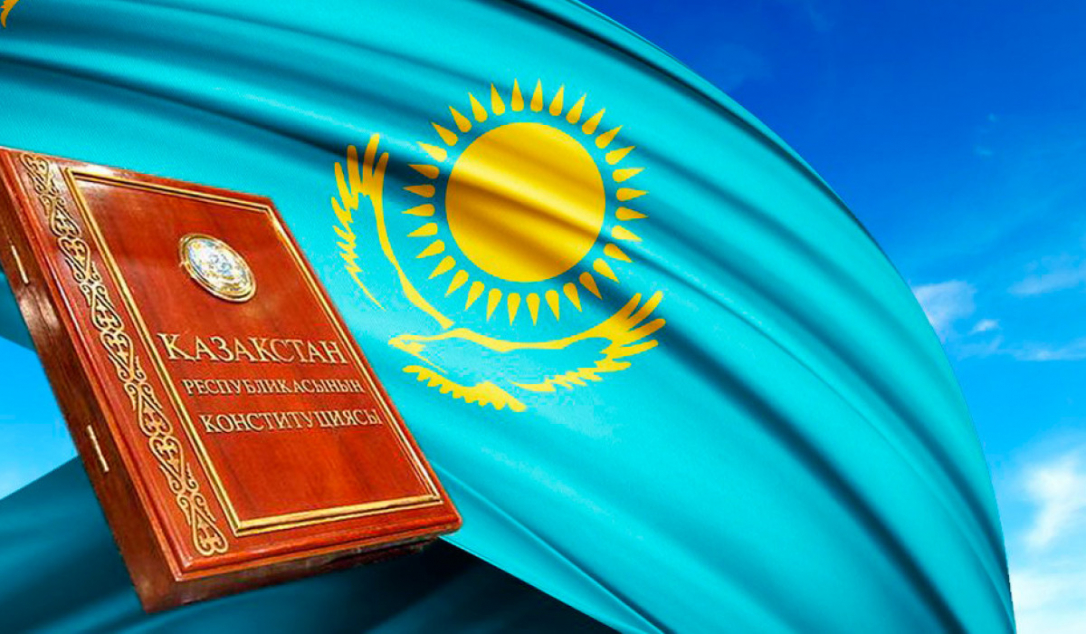 В Казахстане предложили прописать в Конституции разнополые браки