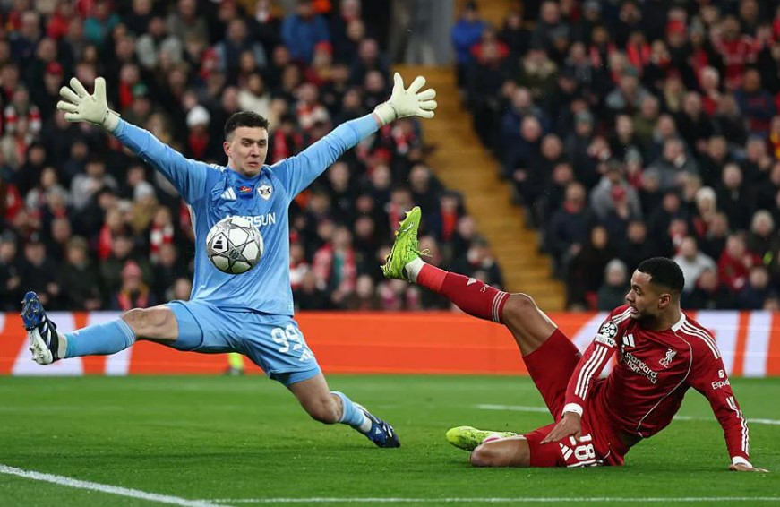 "Карабах" крупно проигрывает "Ливерпулю" 2 "Карабах" крупно проигрывает "Ливерпулю"