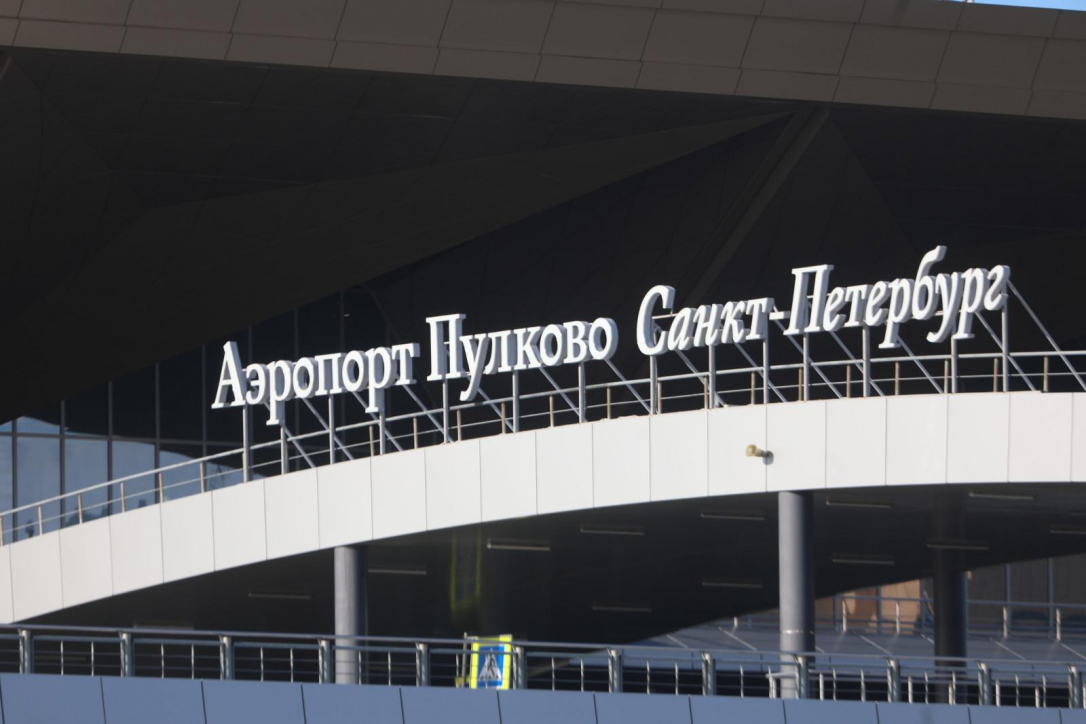 В российских аэропортах задержаны десятки рейсов