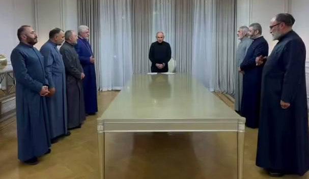 Пашинян подписал дорожную карту "по обновлению Армянской церкви"