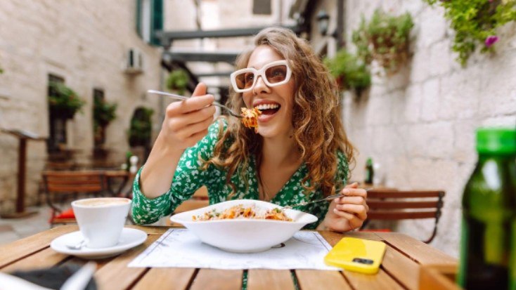 В Азербайджане мужчины пожаловались в Госкомитет на экономическое насилие