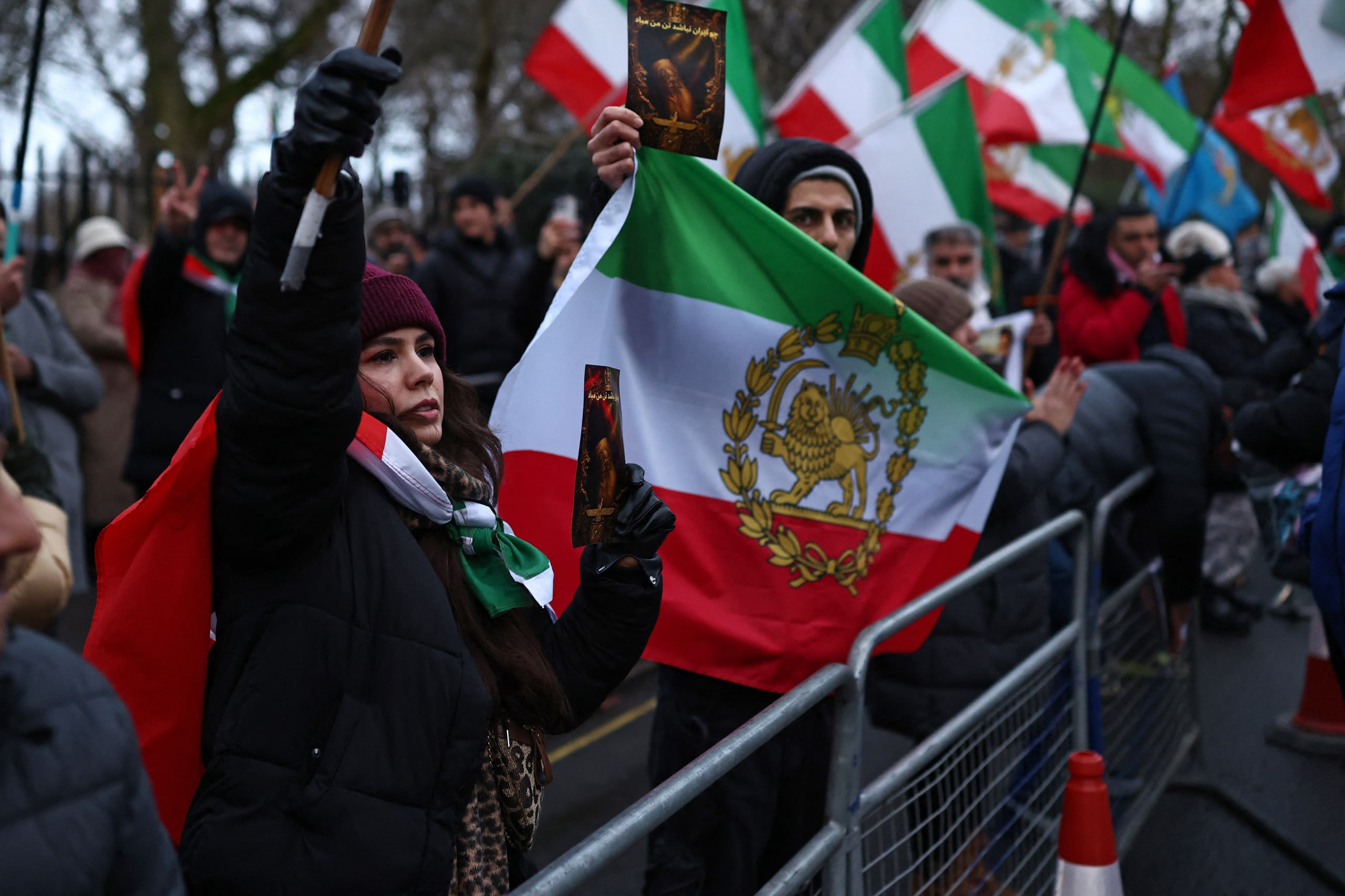 Сторонники Пехлеви устроили митинг перед посольством Ирана в Ереване