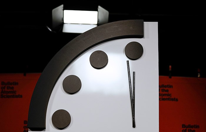 "Часы Судного дня" показывают рекордно близкое к "ядерной полуночи" время 2 "Часы Судного дня" показывают рекордно близкое к "ядерной полуночи" время