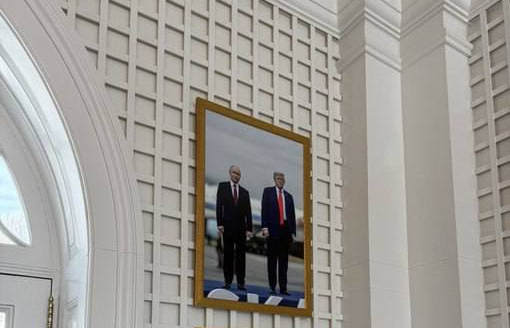 На стене в Белом доме появилась фотография Путина