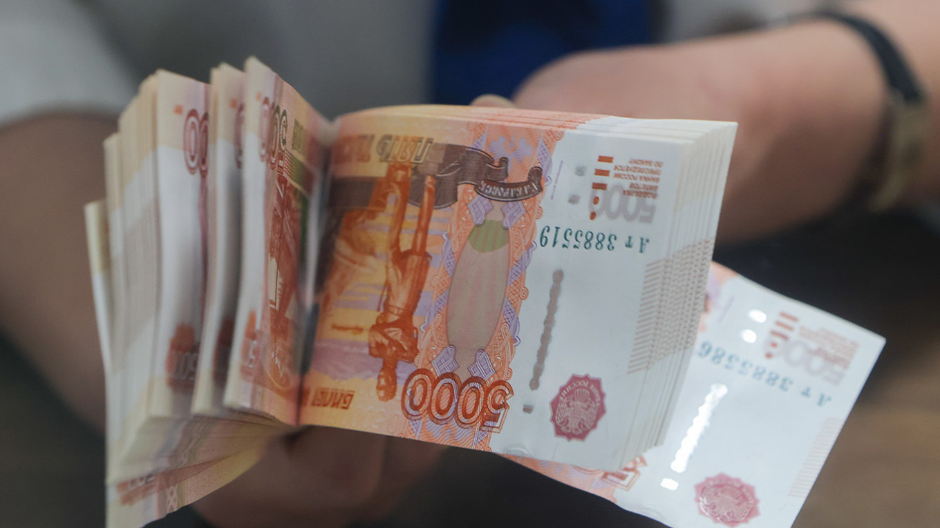 Прокремлевский экономист призвал россиян расстаться с надеждами на рост зарплат 3 Прокремлевский экономист призвал россиян расстаться с надеждами на рост зарплат