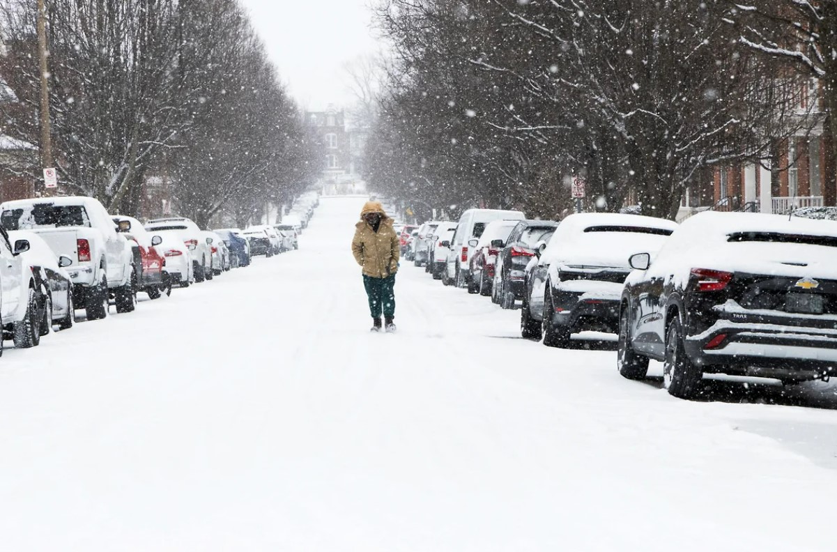 Снежная буря погрузила сотни тысяч домов в США во тьму 2 Снежная буря погрузила сотни тысяч домов в США во тьму