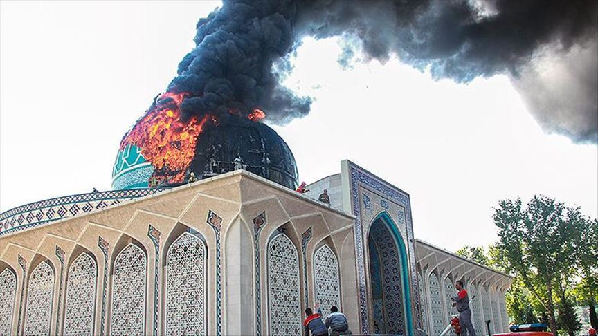 В Тегеране бунтовщики сожгли 25 мечетей