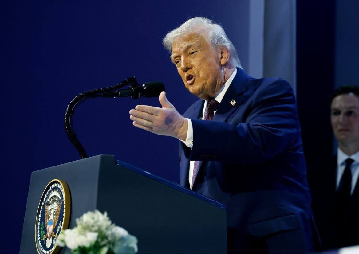 Трамп появился на форуме в Давосе с заметным синяком на руке