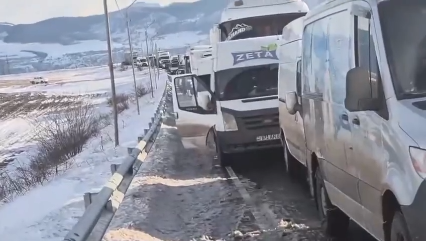 Из-за мощного снегопада в Зангезуре перекрыты ключевые трассы