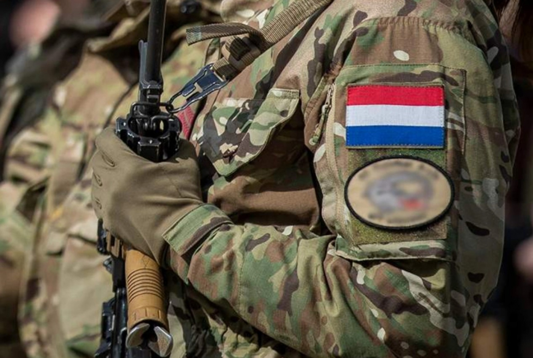 Нидерланды отправляют военного в Гренландию