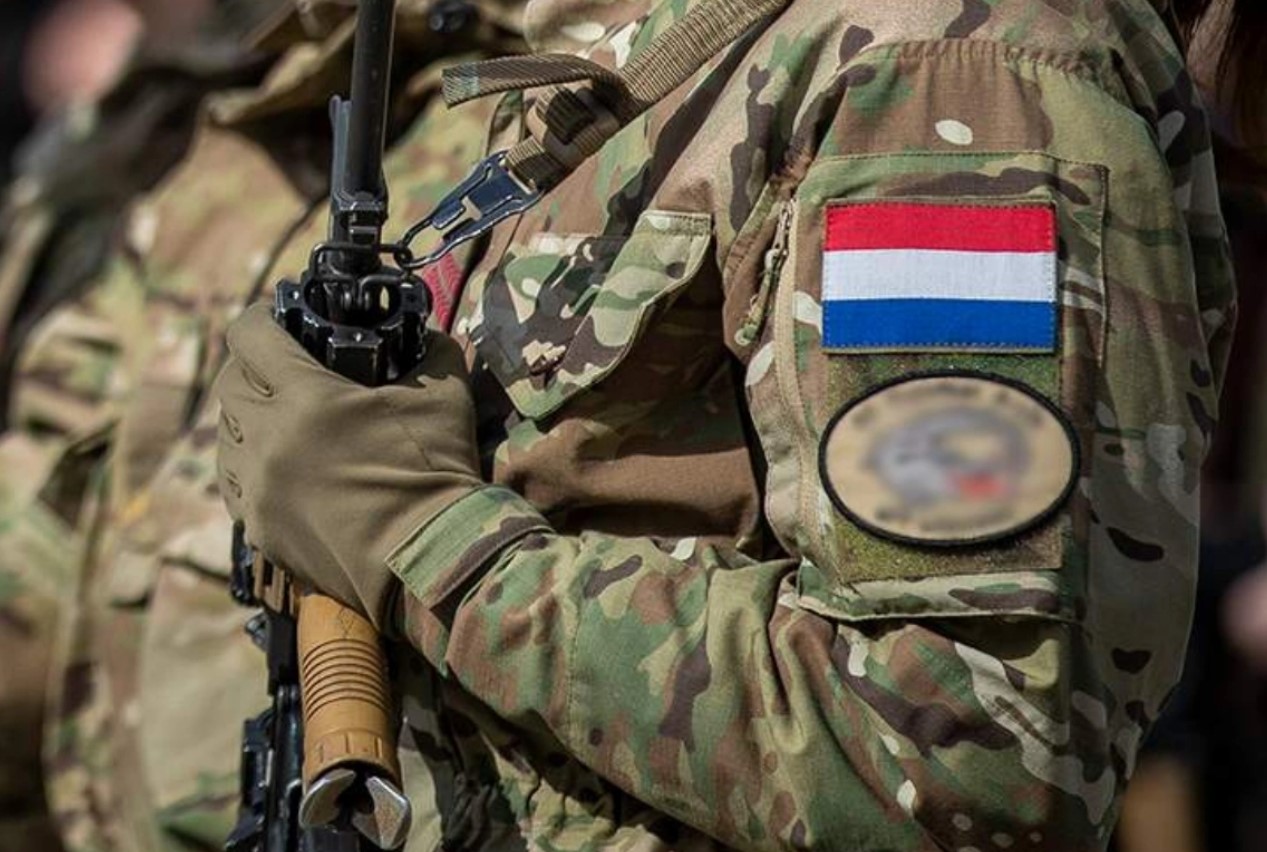 Нидерланды отправляют военного в Гренландию