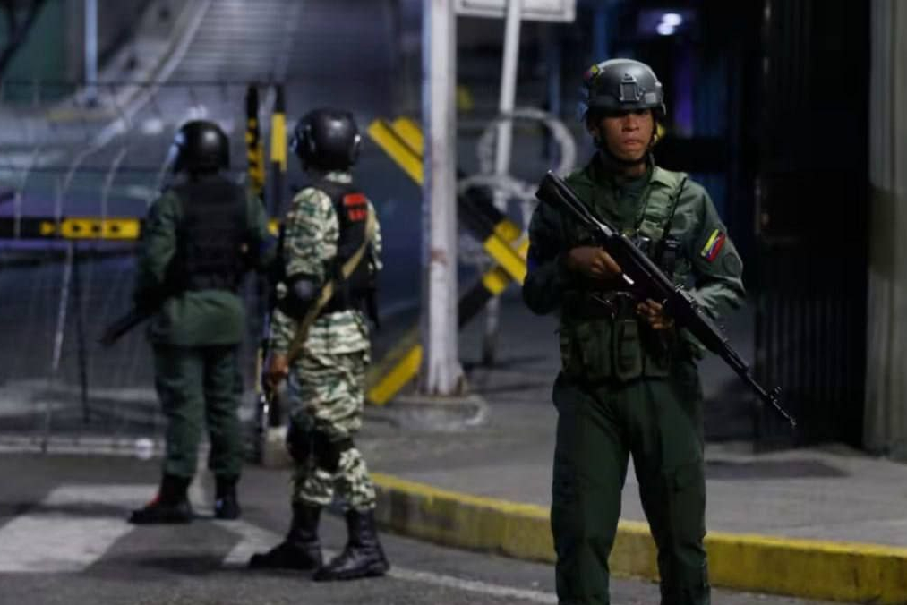 Венесуэла объявила мобилизацию и ввела военный режим