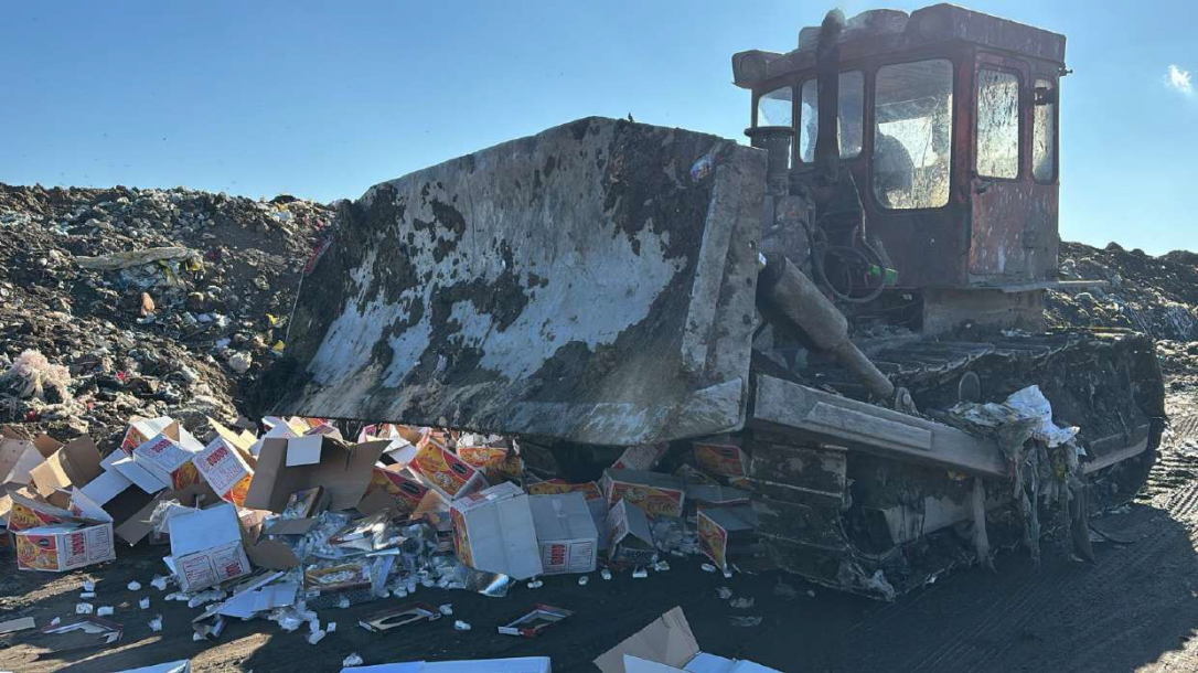 В Азербайджане уничтожили иранские кондитерские изделия