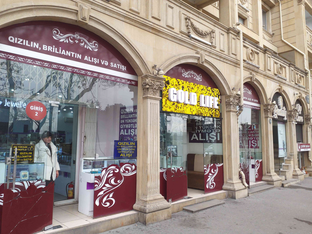 В Азербайджане продавцы золота жалуются на падение продаж