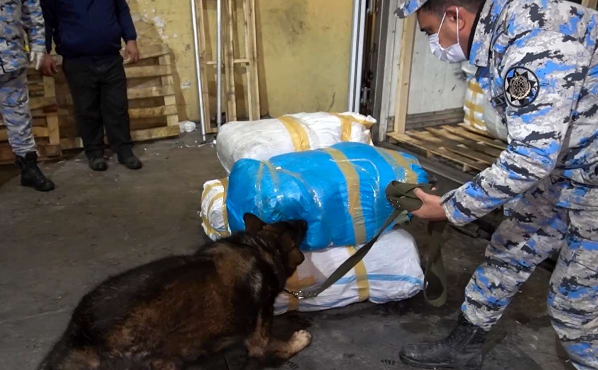 Азербайджан предотвратил контрабанду наркотиков из Ирана в Россию