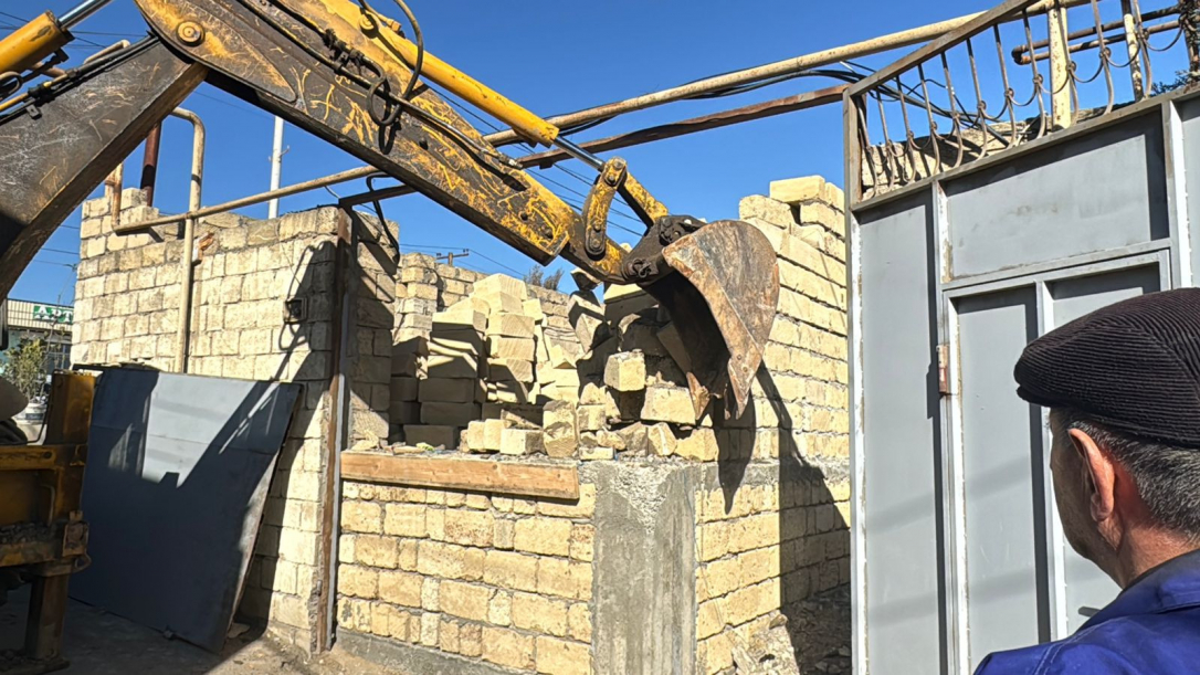 В Баладжарах снесли незаконную постройку