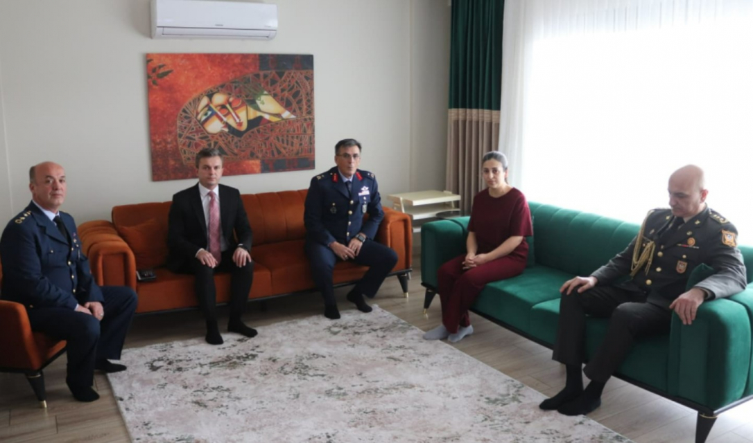 Семье турецкого шехида передан азербайджанский флаг