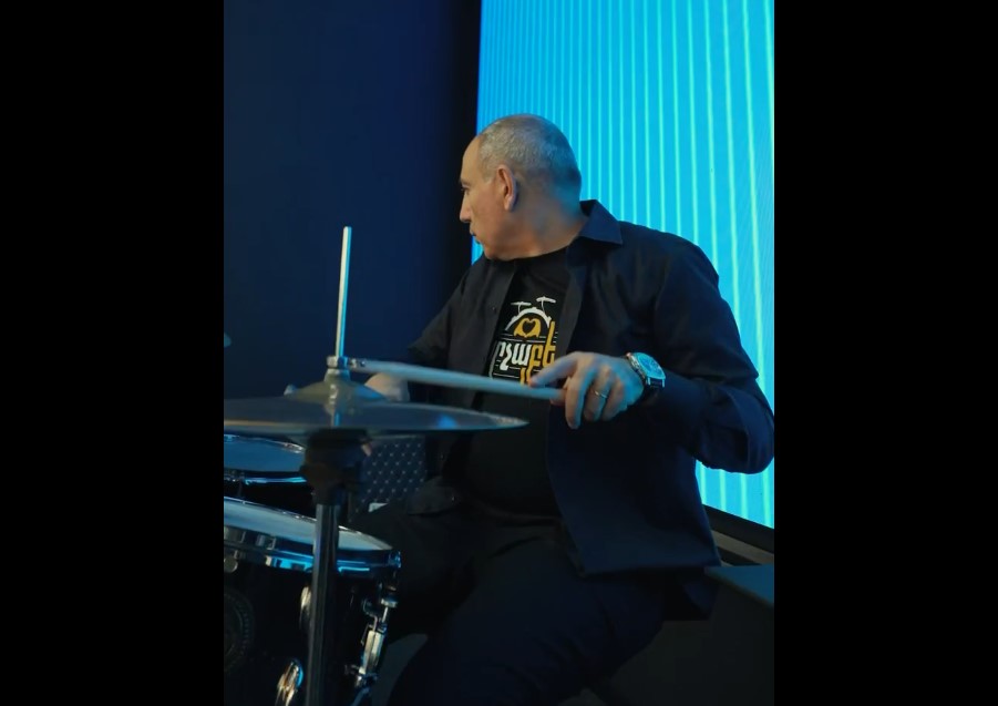 Пашинян уселся за барабаны