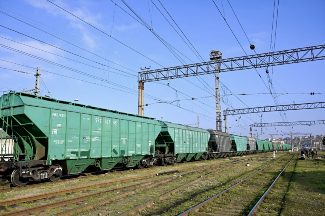 Через Азербайджан в Армению следуют 25 вагонов с зерном