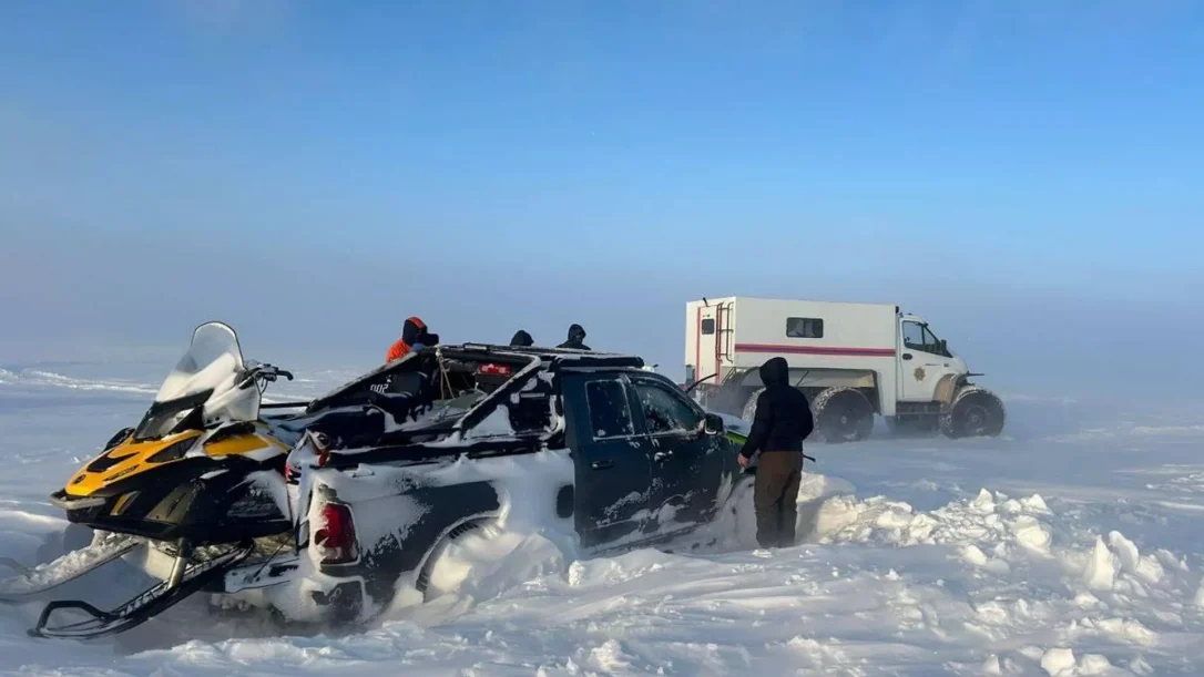 Снежный затор в Казахстане: тысячи автомобилей застряли на трассе