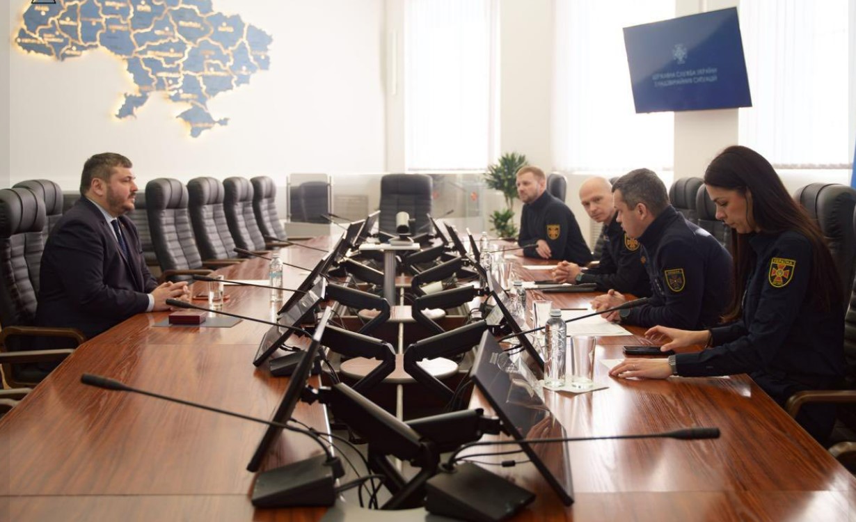 Азербайджан поддержал украинских спасателей необходимым оборудованием