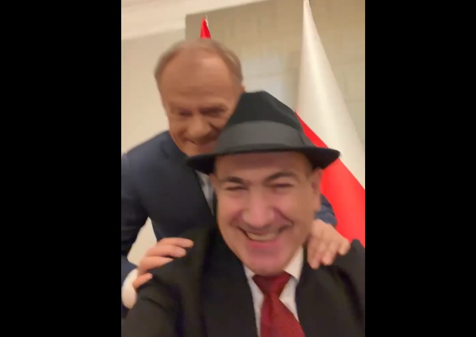 Пашинян забыл снять головной убор в помещении