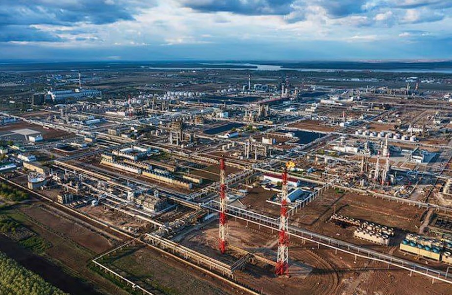 Украинские дроны нарушили работу одного из ключевых НПЗ России