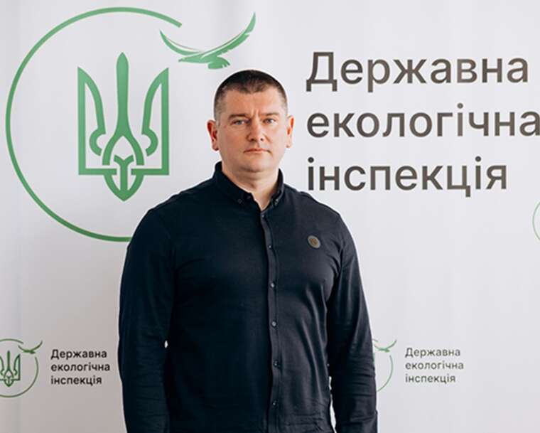 Украинский чиновник заявил, что нашел $653 тыс. в гараже у бабушки