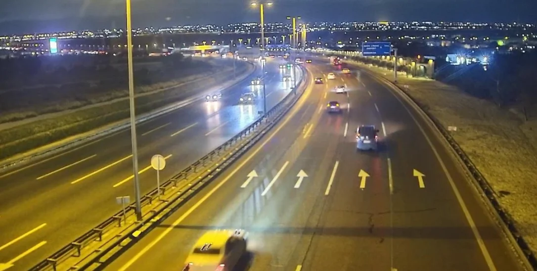 В Баку из-за непогоды на ряде магистралей снижен скоростной режим