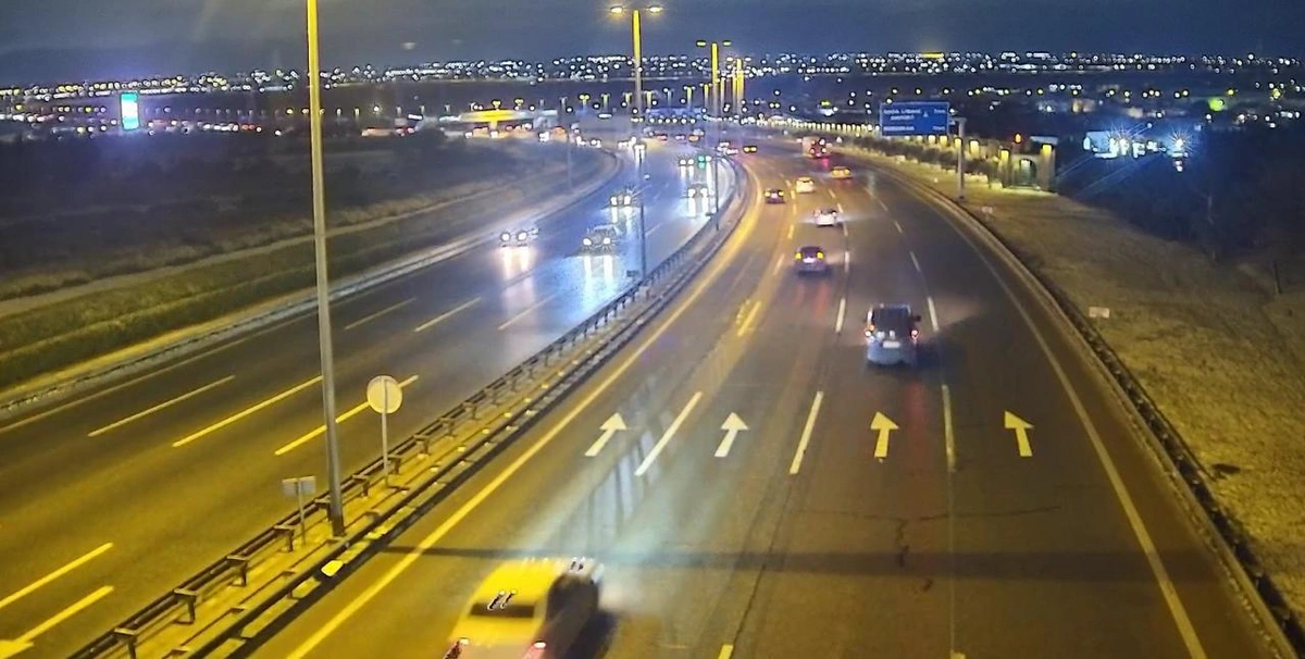 В Баку из-за непогоды на ряде магистралей снижен скоростной режим