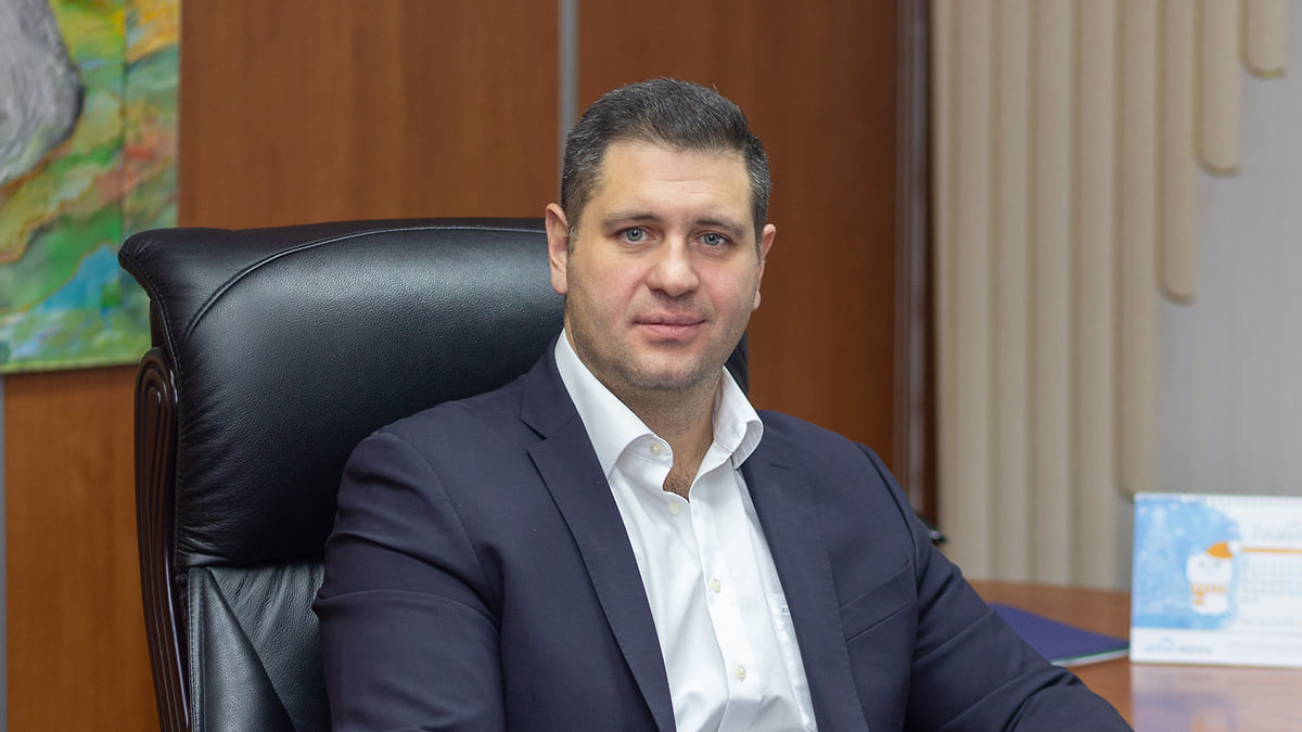 Топ-менеджер «Газпром нефти» задержан по делу о миллионных взятках