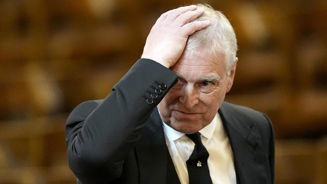 СМИ назвали причину задержания экс-принца Эндрю